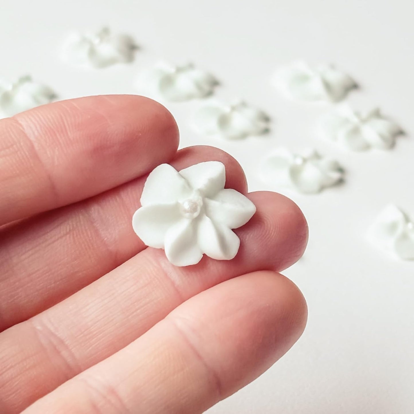 Mini-Edible-Royal-Icing-Flowers-(36-Count),-Petite-Edible-Flower-Cake-Decorations,-Flowers-Cupcakes,-1612