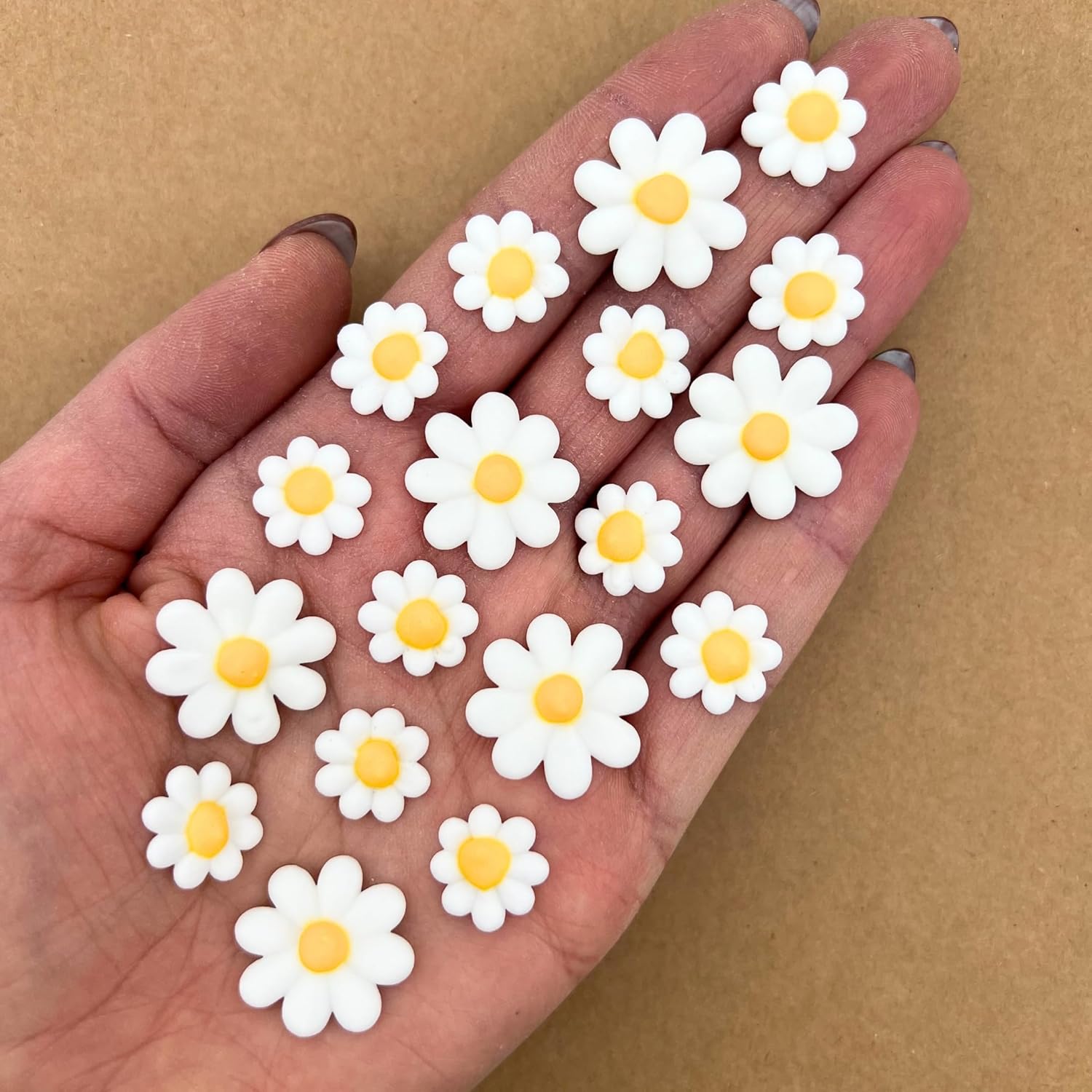 Icing-Daisies-|-Edible-Sugar-Flowers-|-Daisy-Cake-Toppers-|-Edible-Decorations-Baking-871